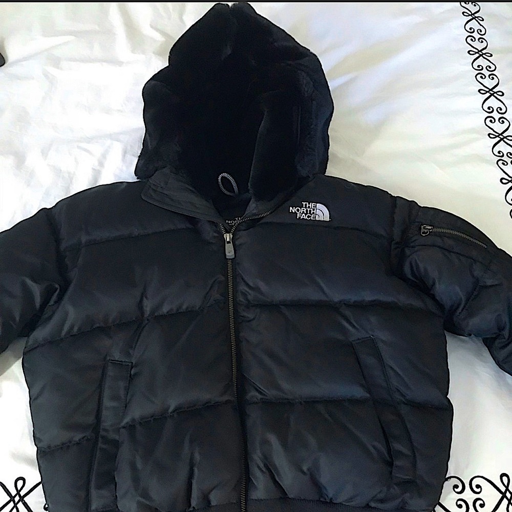 Woman’s north face puffer coat with fur hood